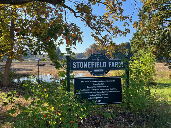 The wooden Stonefield Farm sign where Boston Area Gleaners is located.